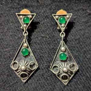 Vintage Italy Sterling Silver Green Onyx Gemstone Triangle Statement Clip On